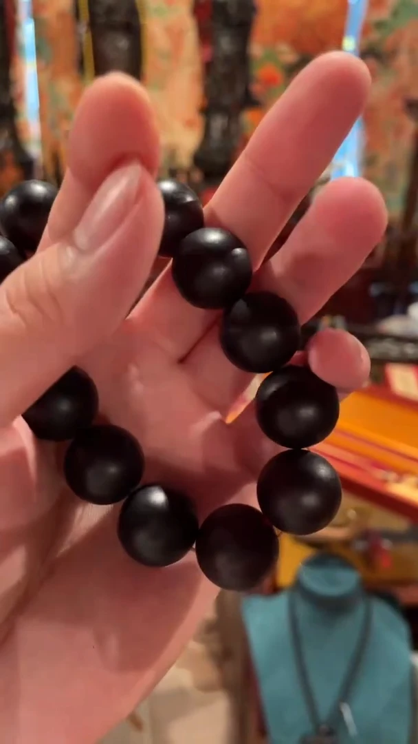 琥珀颈饰未镶嵌黑破