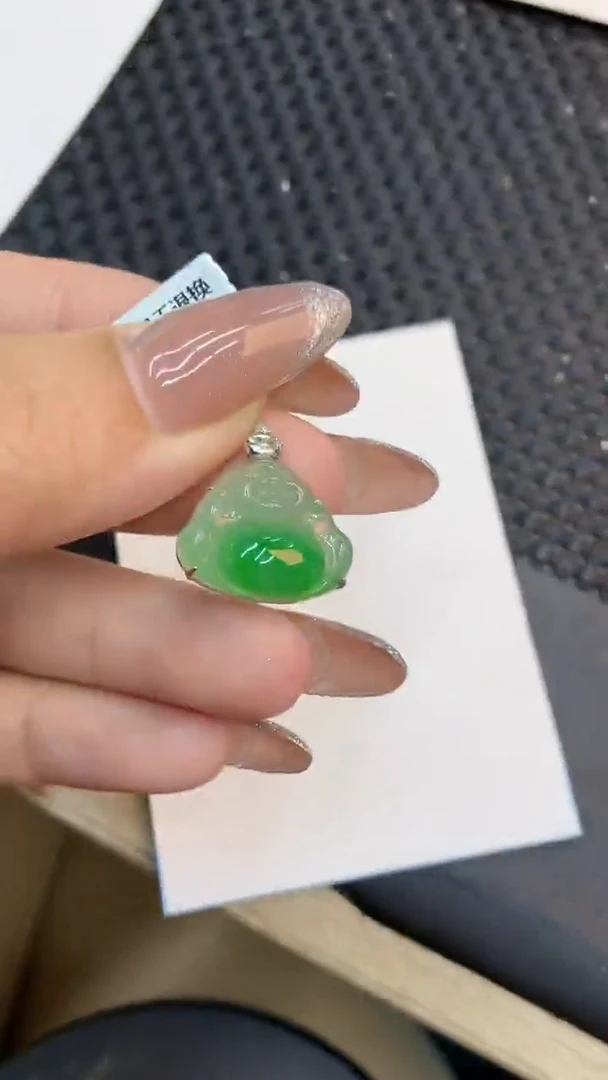 颈饰18K金镶嵌翡翠1