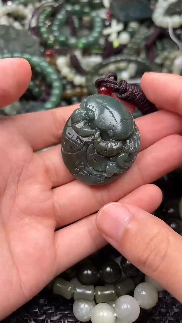 颈饰未镶嵌和田玉1