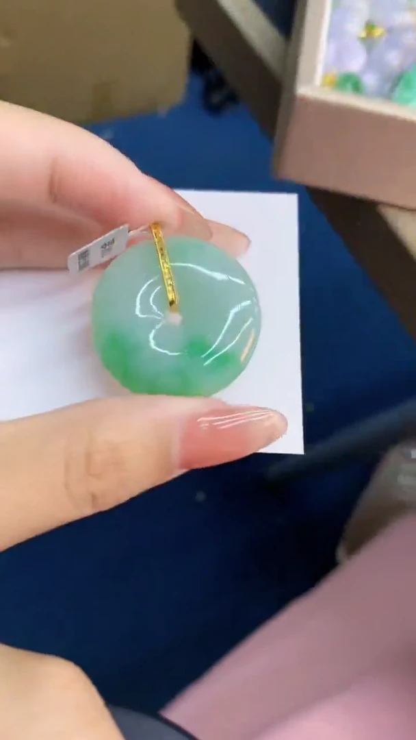 翡翠18K金镶嵌颈饰           1