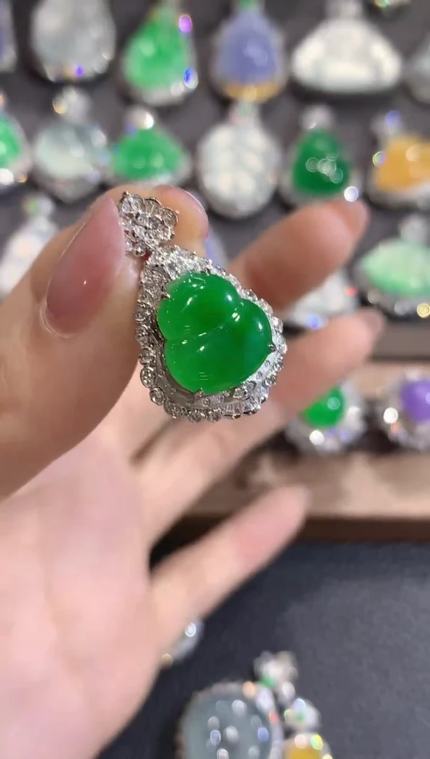 吊坠(不含链)18K金镶嵌翡翠C60