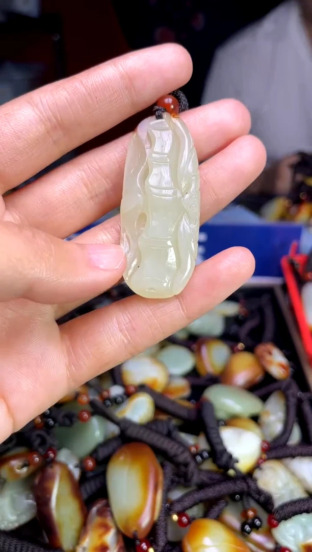 和田玉未镶嵌颈饰1