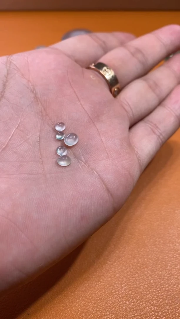 翡翠挂件未镶嵌剑蛋面99