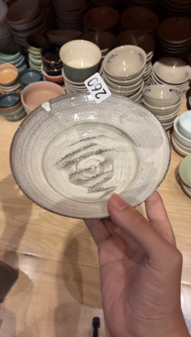 瓷片氵260微瑕粉引行水纹碗1个