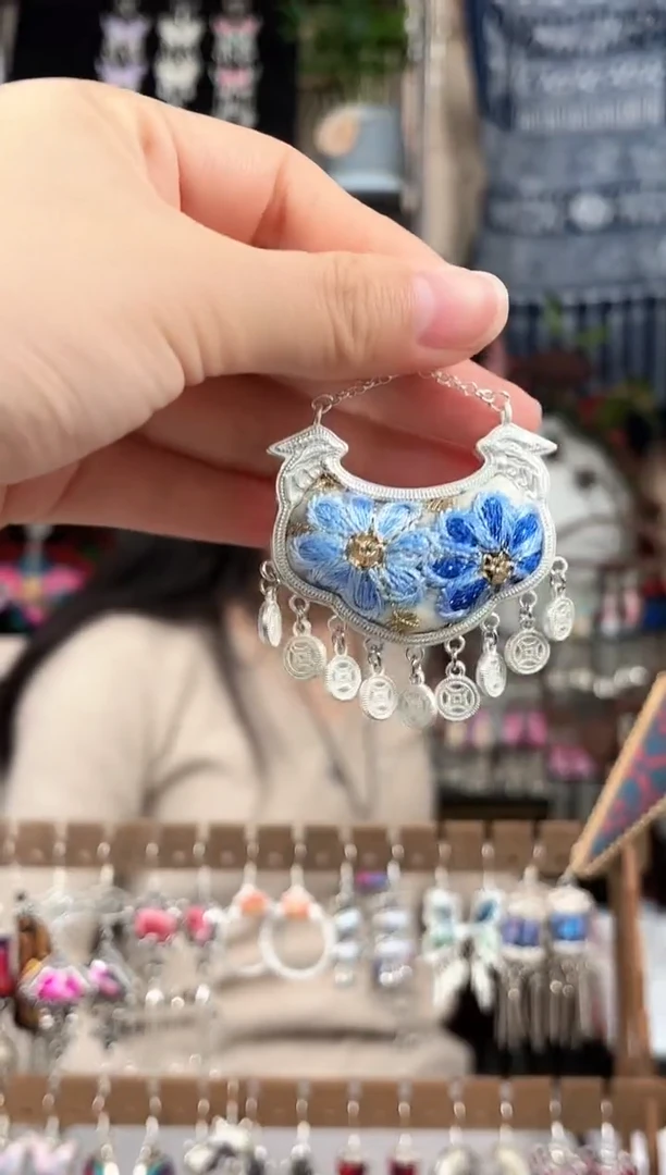 织绣民族风非遗老绣饰品210