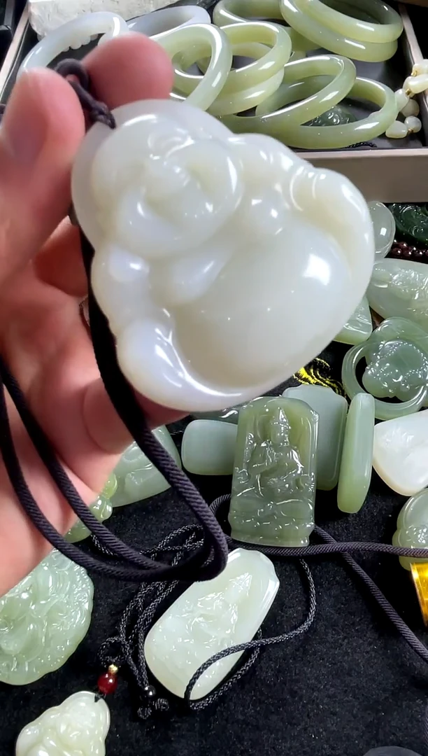 和田玉未镶嵌颈饰50mm佛公