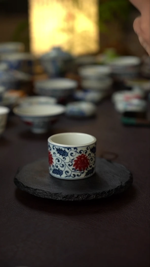 景德镇全手工手绘青花釉里红缠枝莲扳指杯