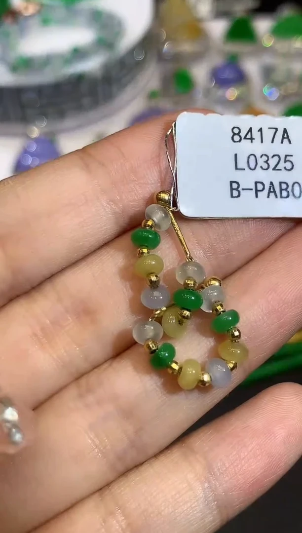 18K金镶嵌翡翠耳饰L0325多样性发其一