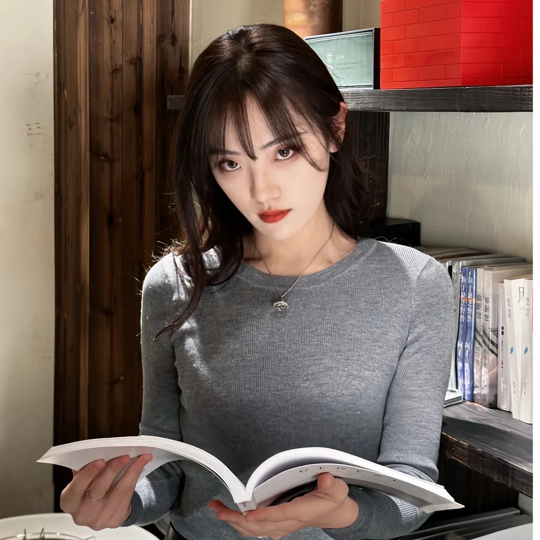 灰色简约圆领针织衫女装春秋季新款内搭毛衣洋气修身打底衫上衣潮