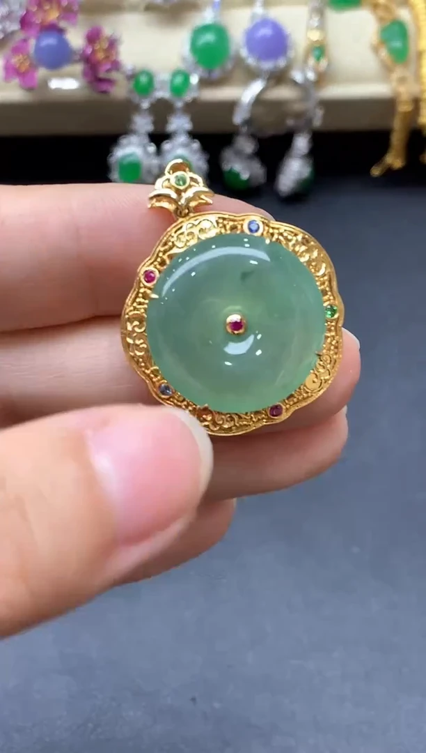 翡翠18K金镶嵌颈饰342中国好珍宝