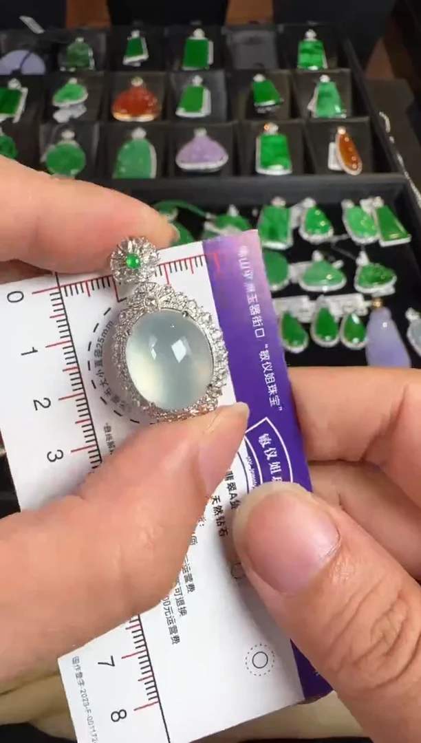 颈饰18K金镶嵌翡翠DL冰蛋面吊坠