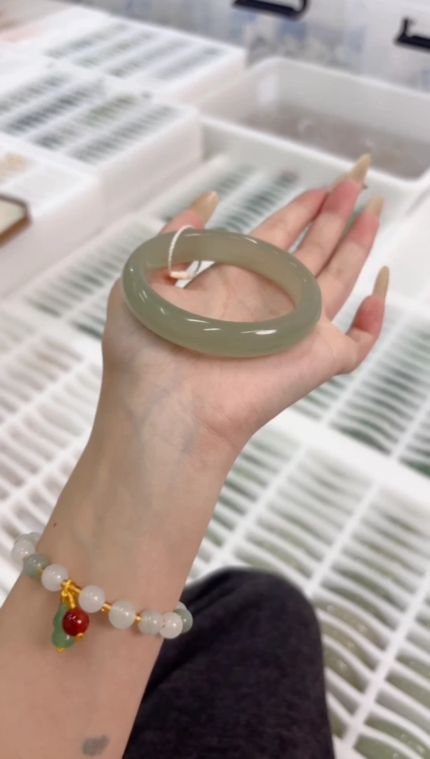 未镶嵌手镯石英质玉165-58D