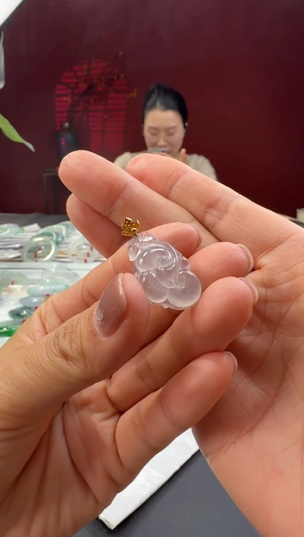 颈饰18K金镶嵌翡翠如意