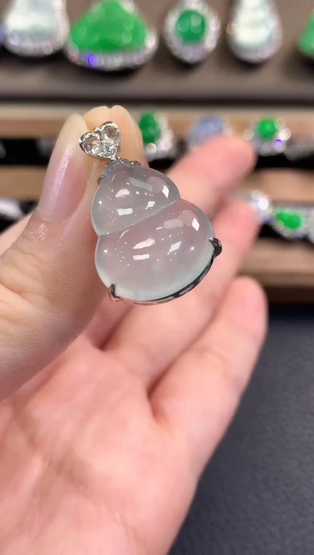 翡翠18K金镶嵌吊坠(不含链)春日珠宝 C20