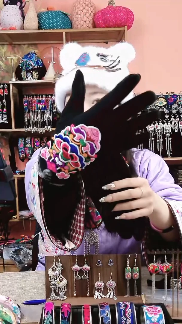 【闪购商品】织绣民族风老绣饰品365