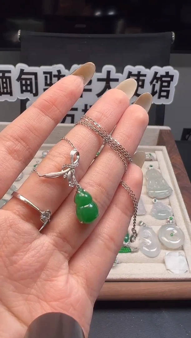 吊坠(赠链)18K金镶嵌翡翠缅甸珠宝严选