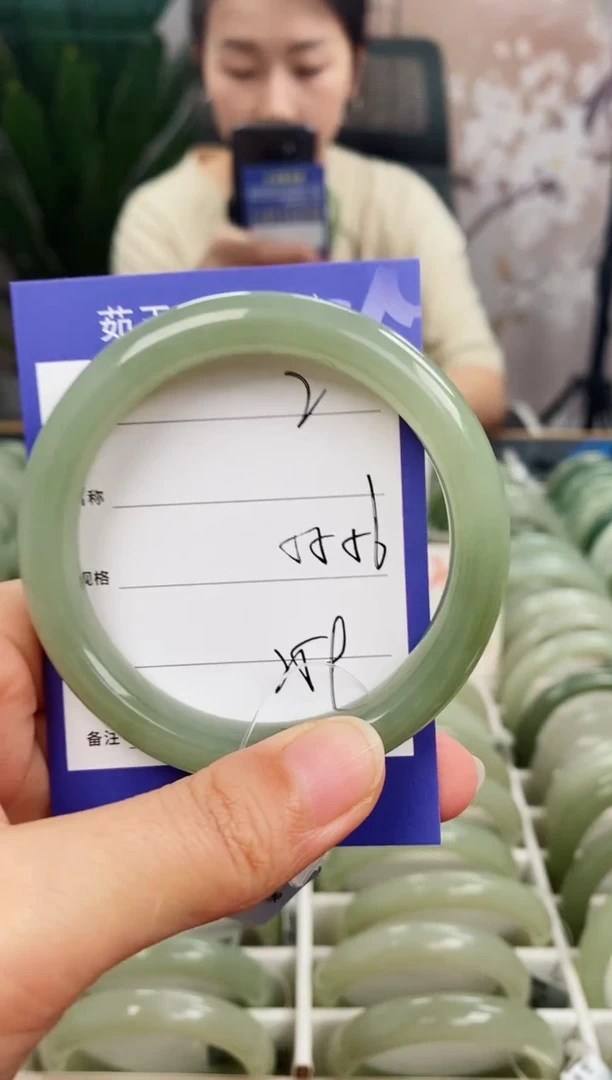 未镶嵌手镯和田玉微色差2