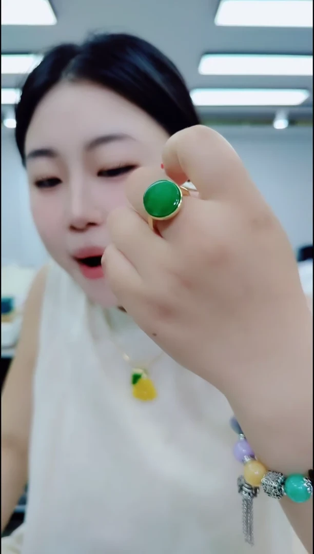 翡翠未镶嵌颈饰1612绿圆戒指