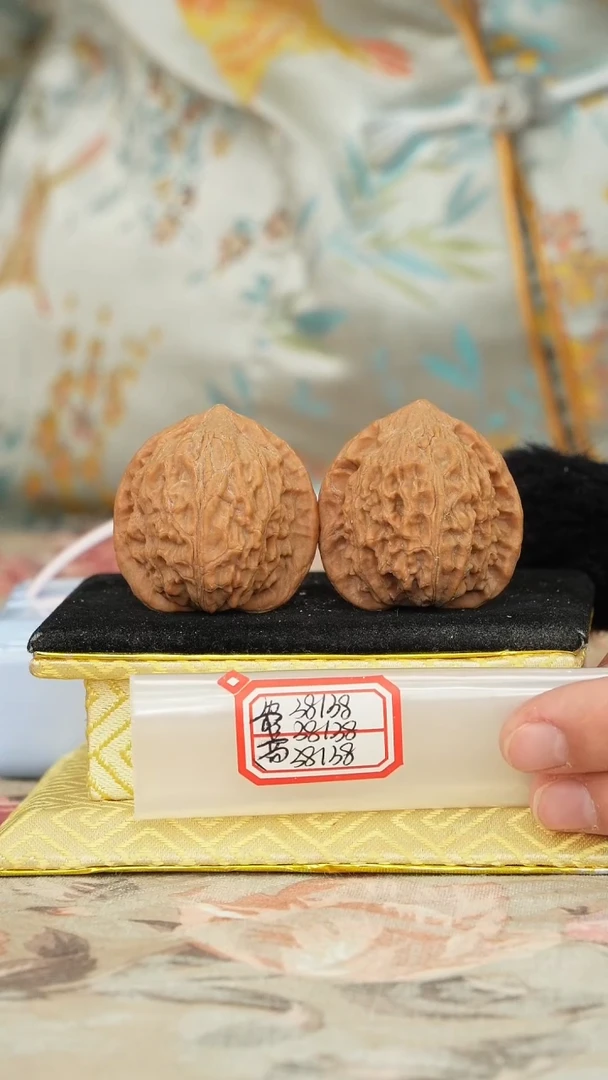 【闪购商品】文玩核桃把件罗家沟