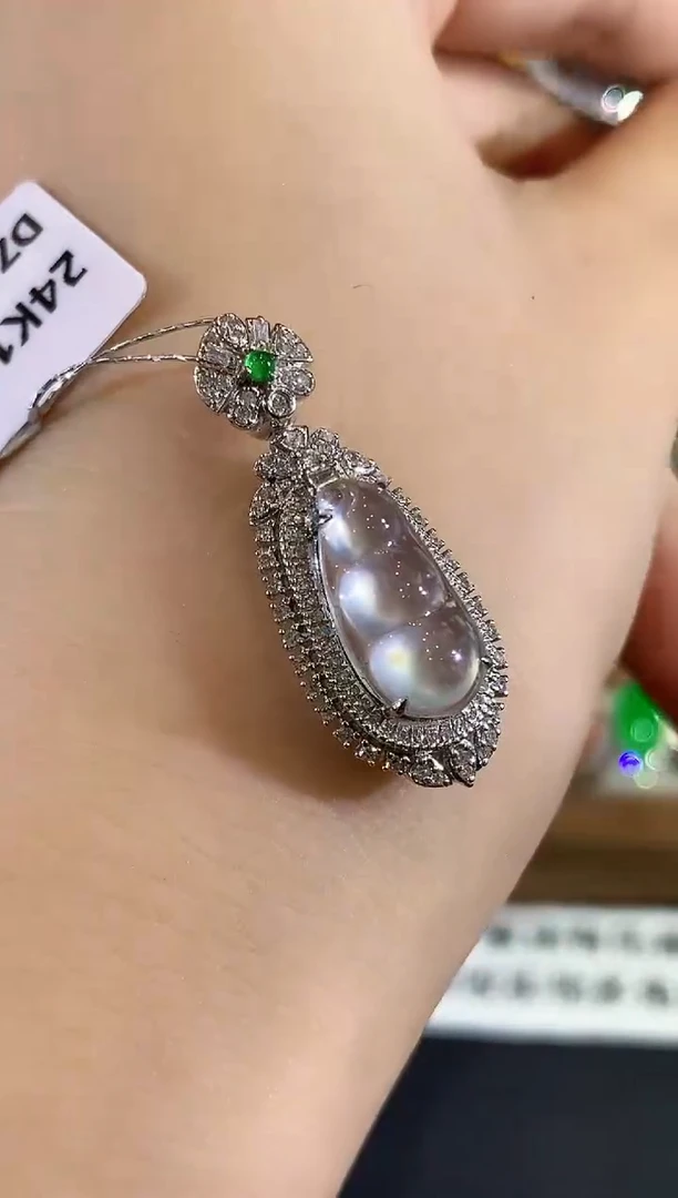 吊坠(不含链)18K金镶嵌翡翠B70