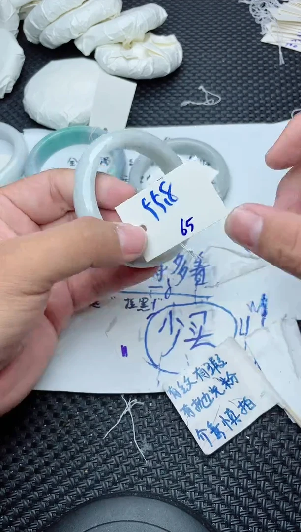 未镶嵌手镯翡翠65