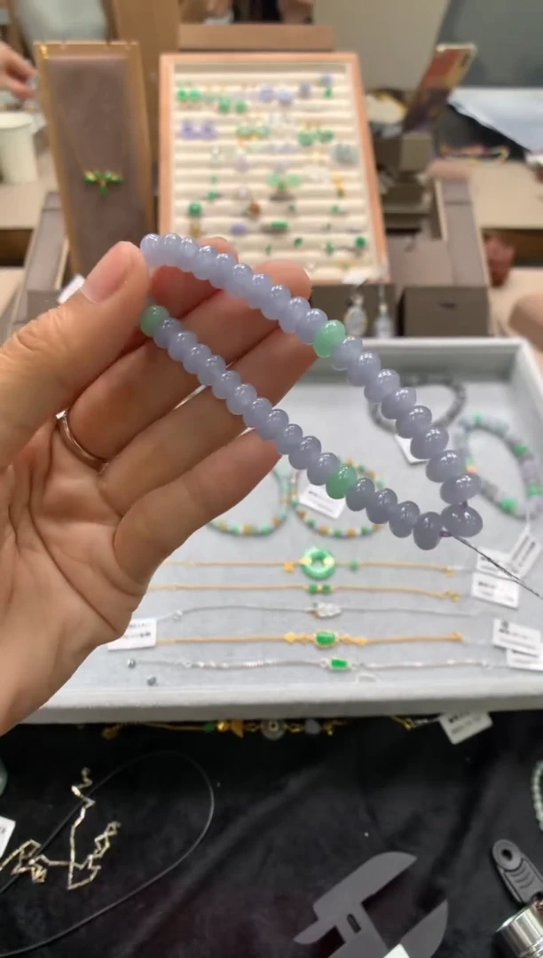 颈饰未镶嵌翡翠珠串