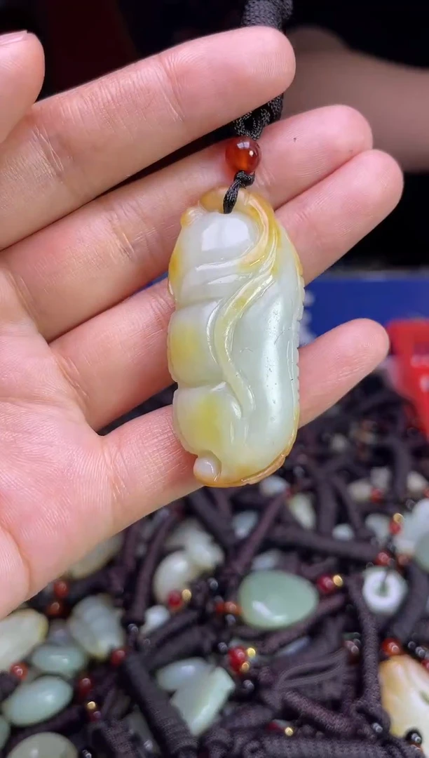 未镶嵌和田玉挂件1