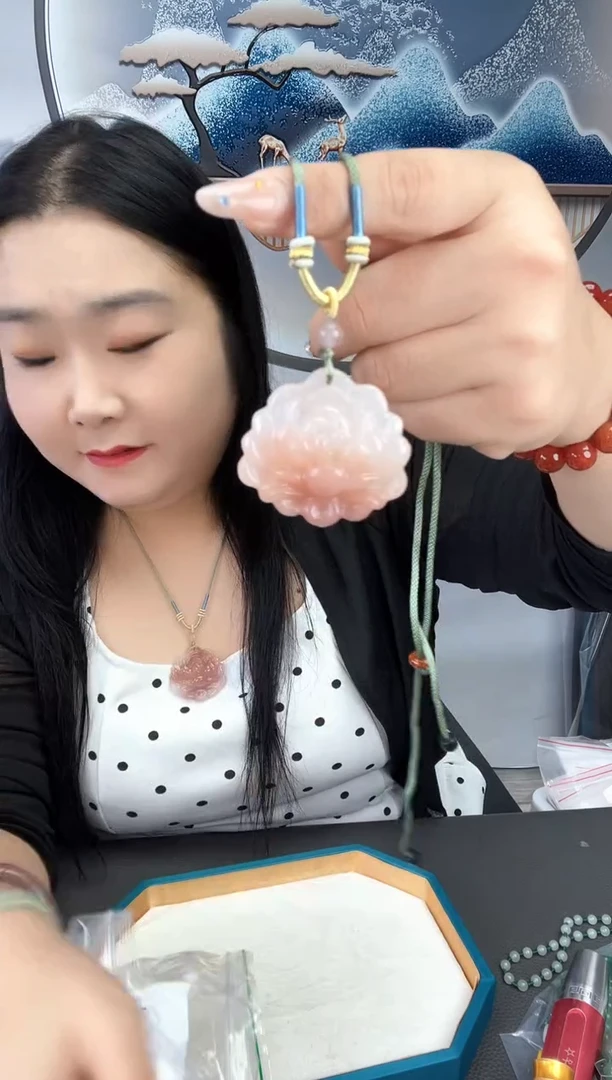 未镶嵌明天桃花酿牡丹石英质玉明*明天桃花酿牡丹