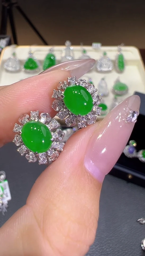 18K金镶嵌翡翠耳饰翡翠