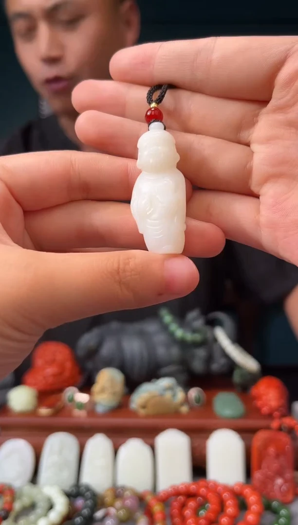 和田玉未镶嵌颈饰吊坠