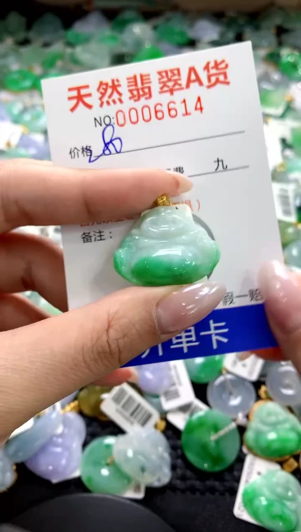 颈饰18K金镶嵌翡翠1111111111111111