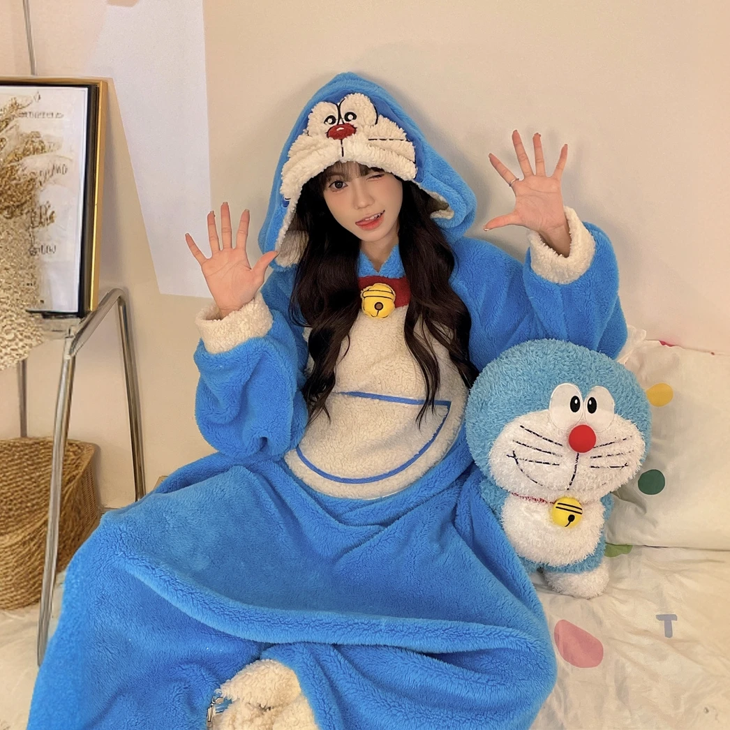 叮当猫连体睡衣女款秋冬季珊瑚绒加厚保暖可爱卡通睡袍可外穿爆款