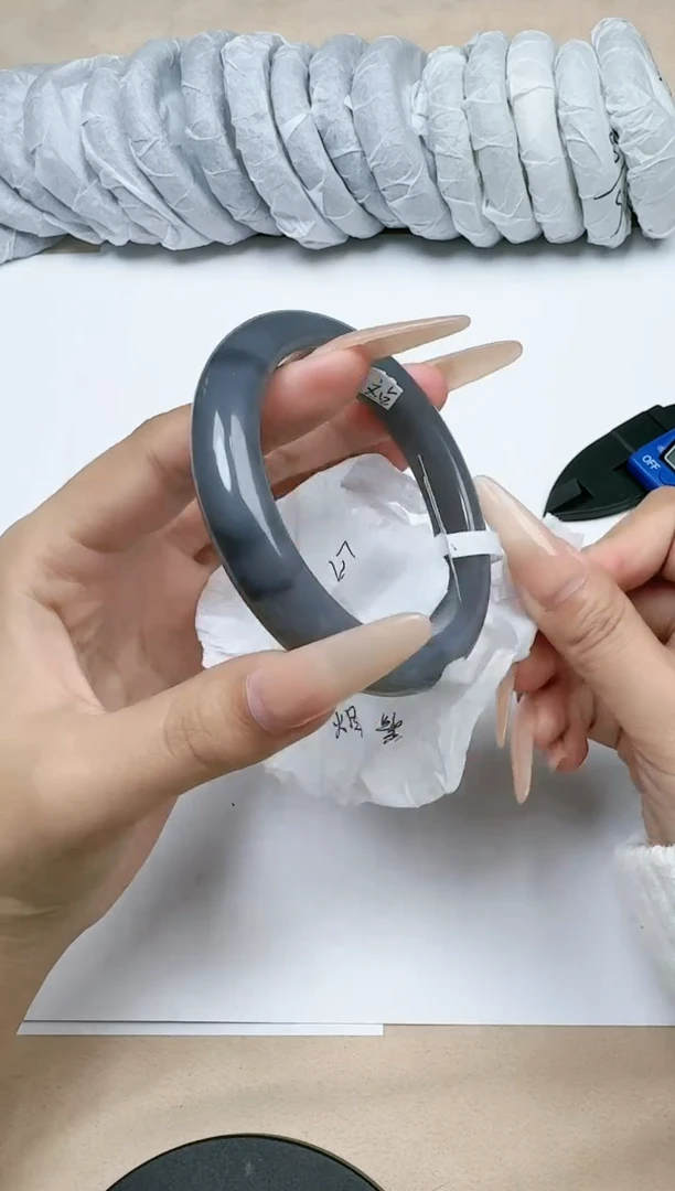 【闪购商品】和田玉手镯未镶嵌56/57圈口 YY