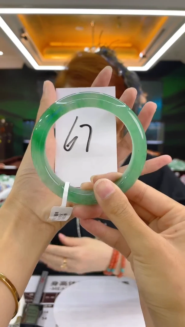 石英质玉（非洲翠）手镯未镶嵌天然冰飘花