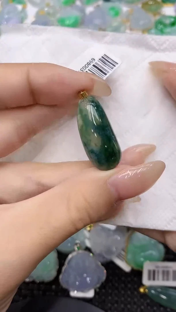 颈饰18K金镶嵌翡翠111111111111