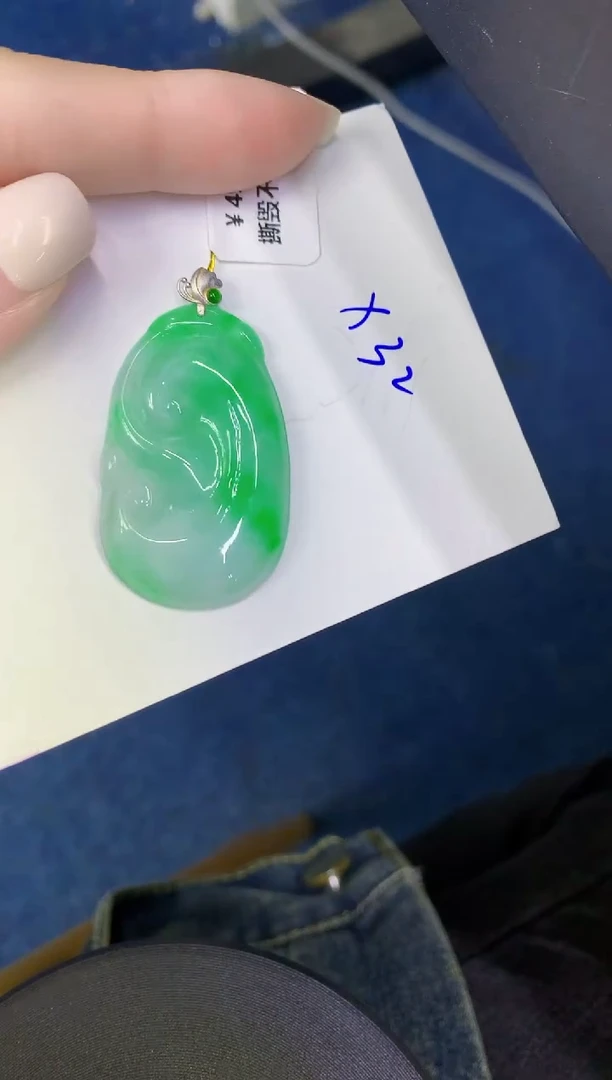 颈饰18K金镶嵌翡翠缅甸天然翡翠A货