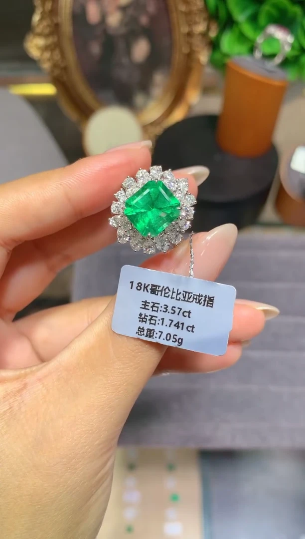 祖母绿戒指18K金镶嵌3.57CT