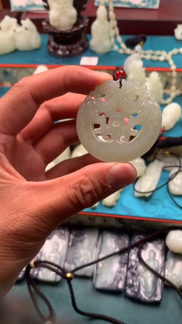 颈饰未镶嵌和田玉