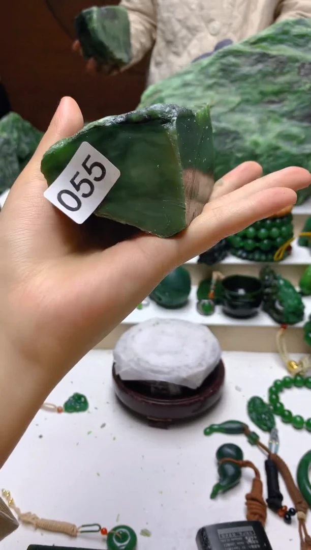 未镶嵌和田玉（碧玉）珠宝半成品1