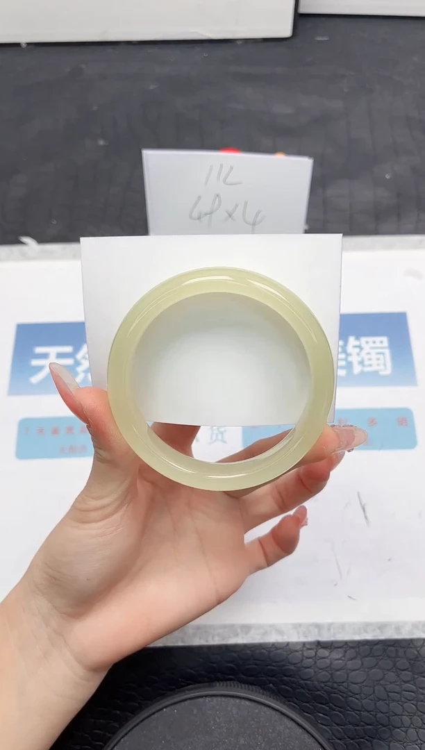 【闪购商品】石英质玉手镯未镶嵌180-60.7