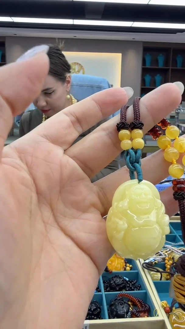 琥珀颈饰未镶嵌234秒拍号 假一罚三