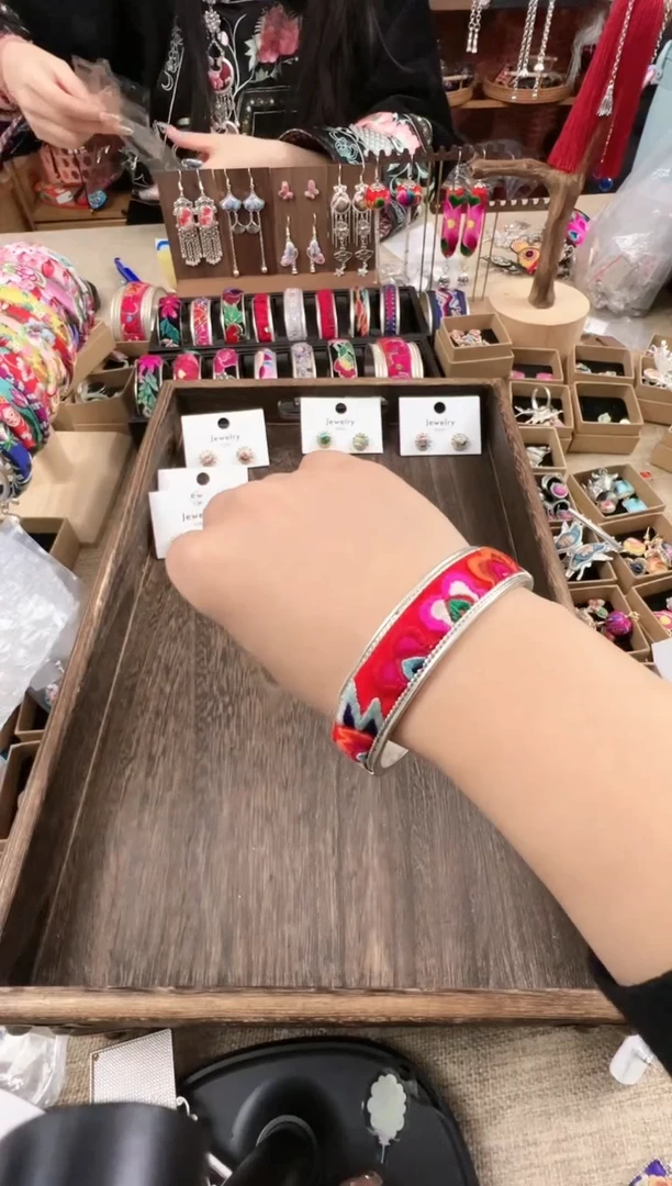 【闪购商品】织绣民族风老绣饰品568