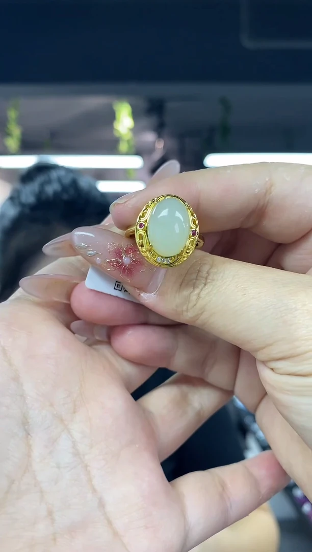 未镶嵌戒指和田玉多样性发其一颜色微差