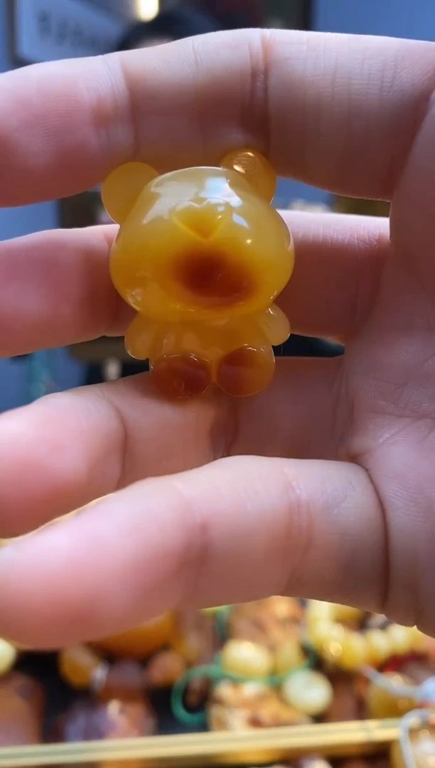未镶嵌颈饰琥珀吊坠