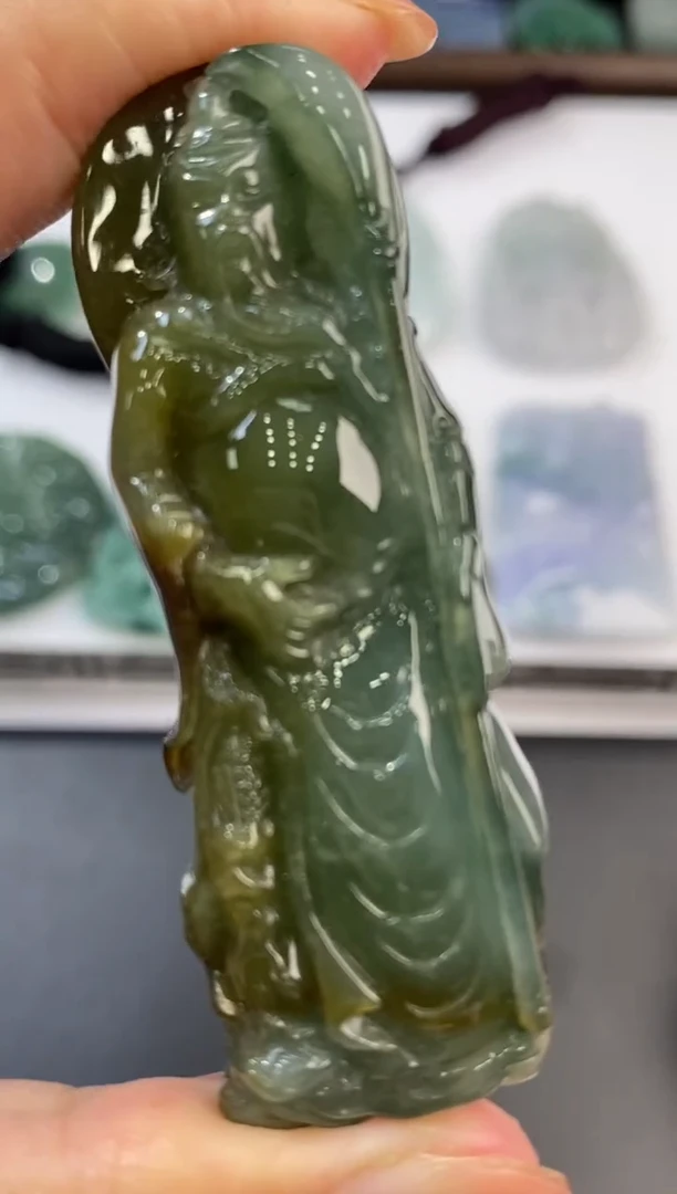 未镶嵌挂件翡翠373077    多人