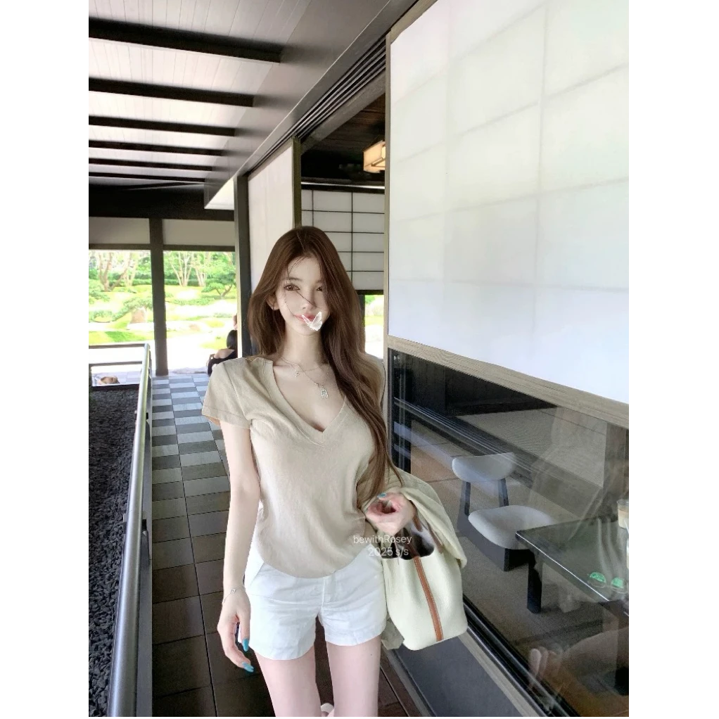 优秀的金蘑菇【假日续约机】万能搭V领三色棉麻短袖T恤