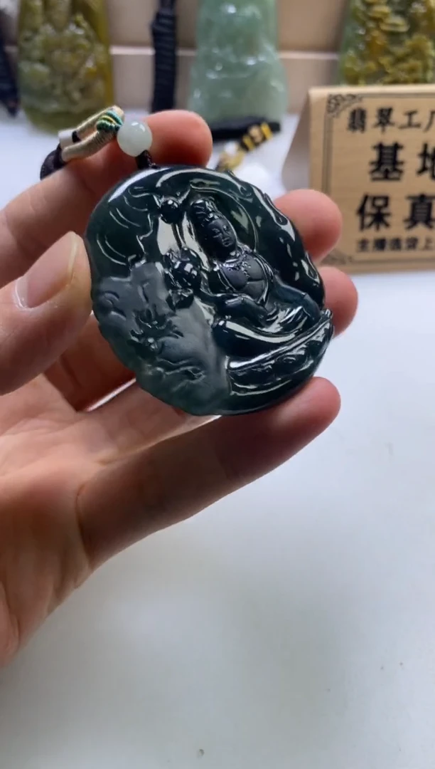 颈饰未镶嵌翡翠