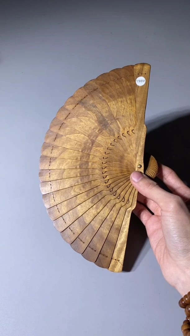 【闪购商品】金丝楠木雕198号15cm金丝楠木小叶桢楠扇子