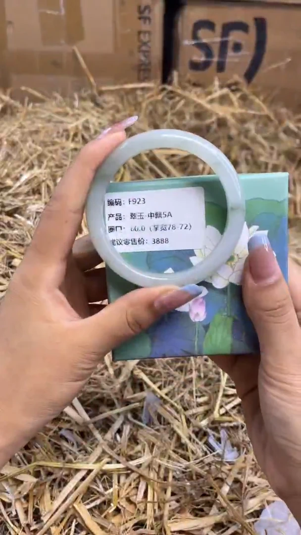 未镶嵌手镯石英质玉f923