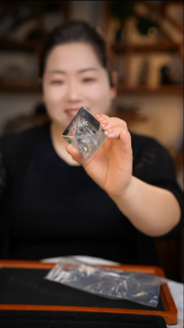 未镶嵌珠宝半成品水晶白水金字塔D19